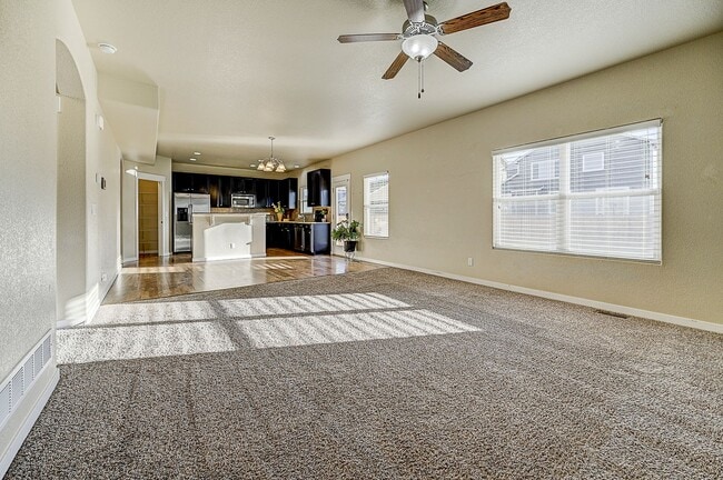 Building Photo - HUGE SIX (6!!!) BD HOME IN LORSON RANCH!