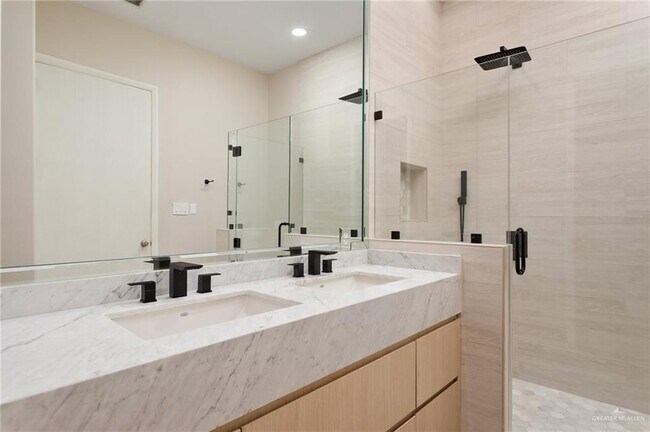 Building Photo - 21 Ben Hogan Dr
