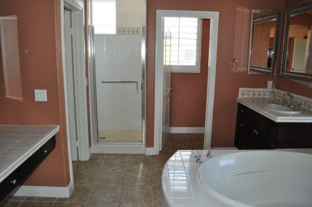 Building Photo - 4 Bed, 3.5 Bath - Bressi Ranch