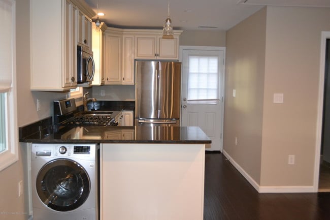 Building Photo - 3147 Hiawatha Ave