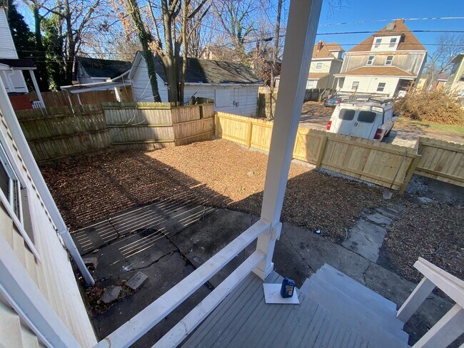 Building Photo - 426 E 15th Ave