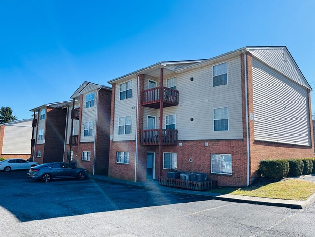 Building Photo - 2 Bedroom 1 Bathroom Condo