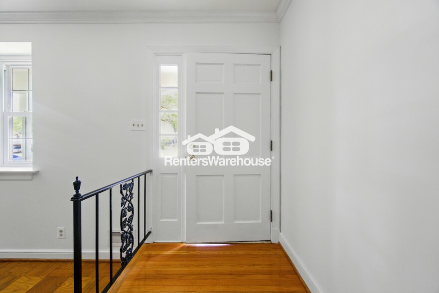 Building Photo - 4817 Stornoway Dr