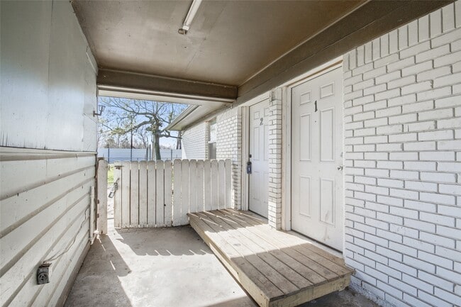 Building Photo - 6318 Laramie St