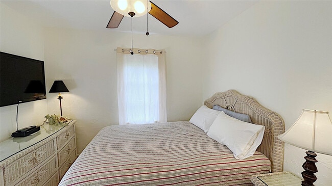 Building Photo - 342 SW 2nd Ave