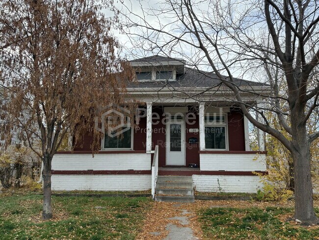 Building Photo - 128 E Truman Ave