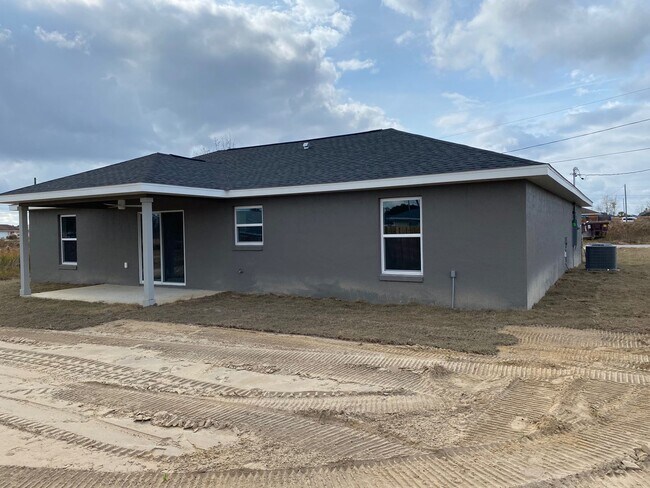 Building Photo - 3/2/2 Silver Spring Shores **AVAILABLE SOON***