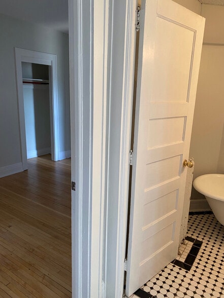 Building Photo - 117-129 N 2nd Ave E