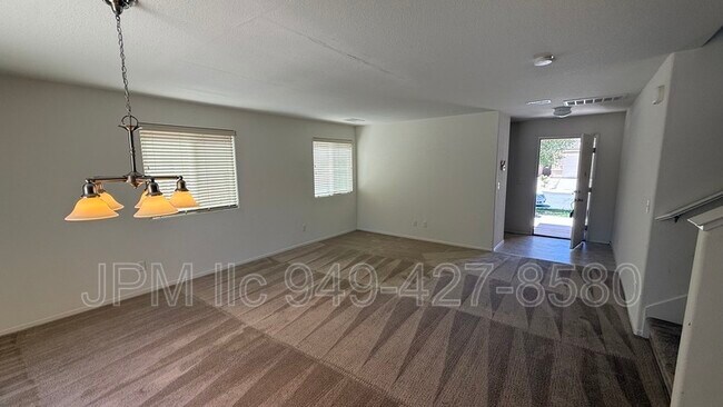 Building Photo - 330 Bulluno Dr