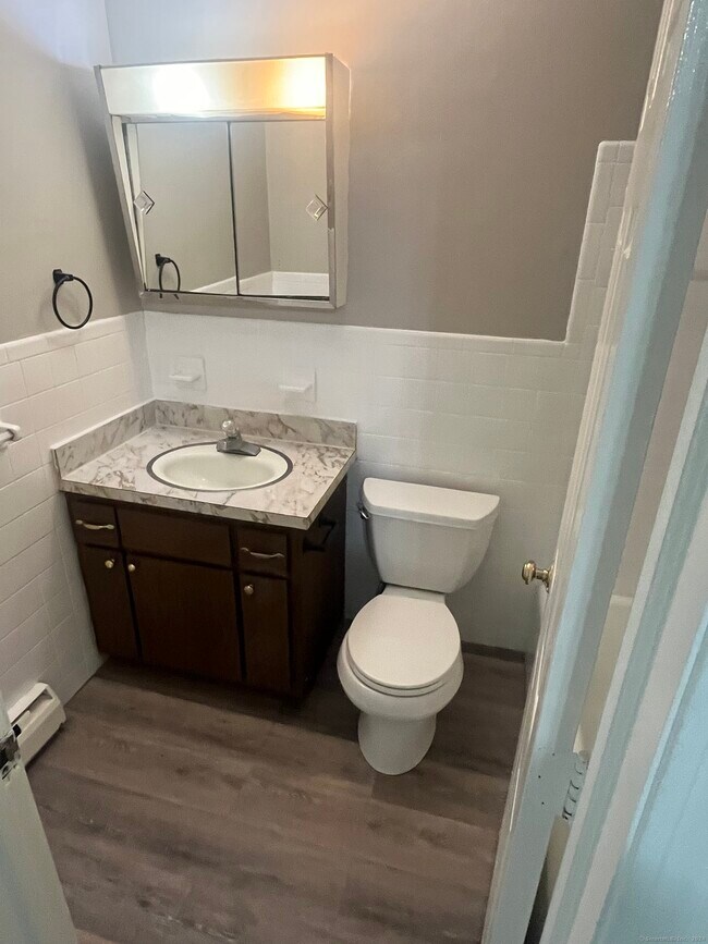 Building Photo - 15 Peggy Ln