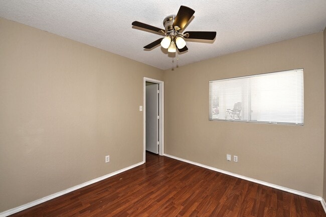 Building Photo - GREAT HOME  |  3 BEDROOMS + OFFICE  |  CLO...