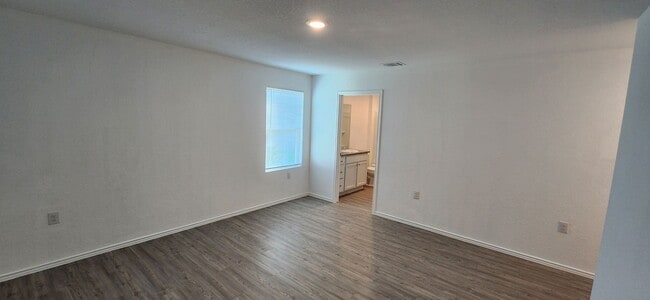 Building Photo - Thea Meadows-4-bedroom, 2 baths