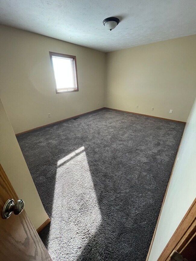 Building Photo - 2 Bedroom, 2 Bathroom House. Doubled Attac...