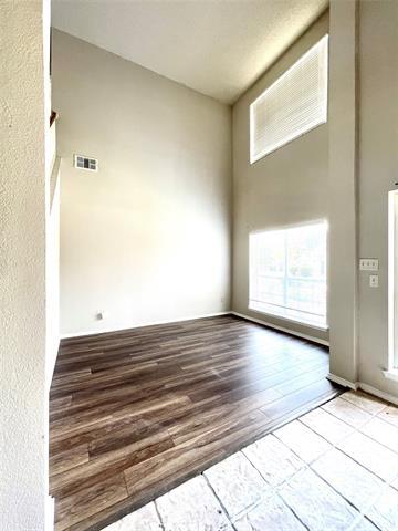 Building Photo - 7728 Parkwood Plaza Dr