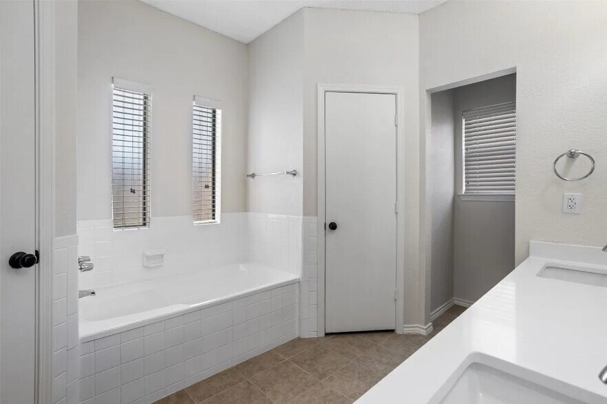 Building Photo - 4313 Flamingo Way