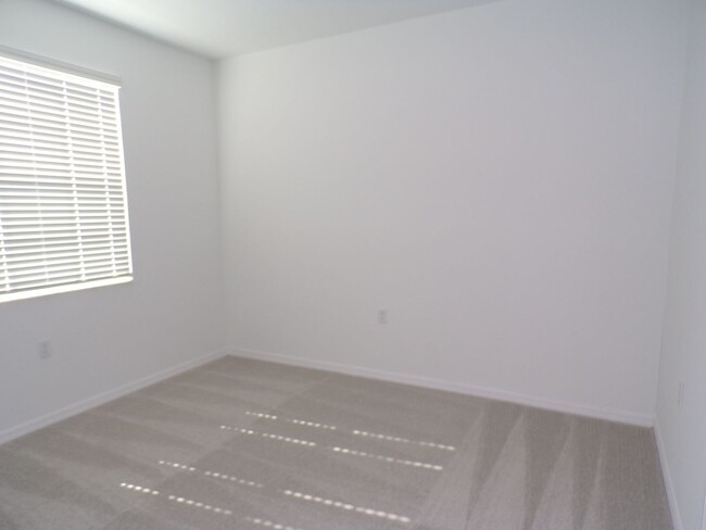 Building Photo - Brand New 3/2/2 Heritage Landing Condo