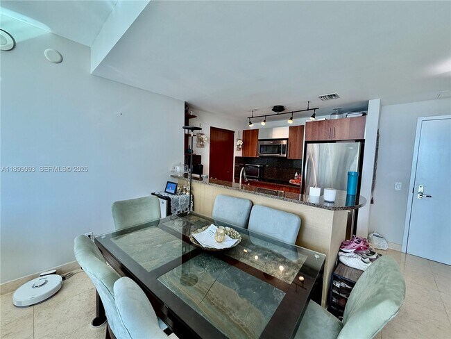 Building Photo - 300 S Biscayne Blvd