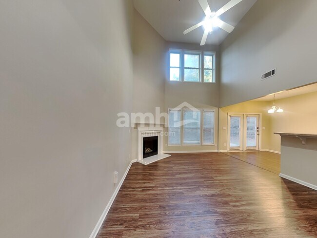 Building Photo - 2313 Worrall Hill Dr