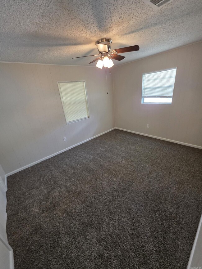 Building Photo - 2112 Virginia Dr