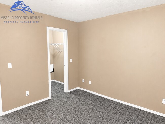 Building Photo - 5005 Peach Dr