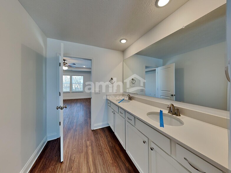 Building Photo - 8316 Northpoint Dr