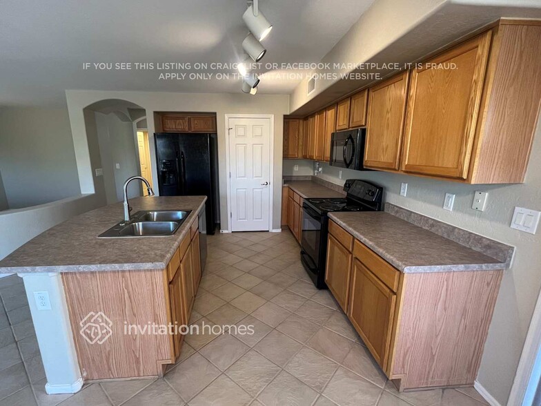 Building Photo - 15288 W Tasha Dr