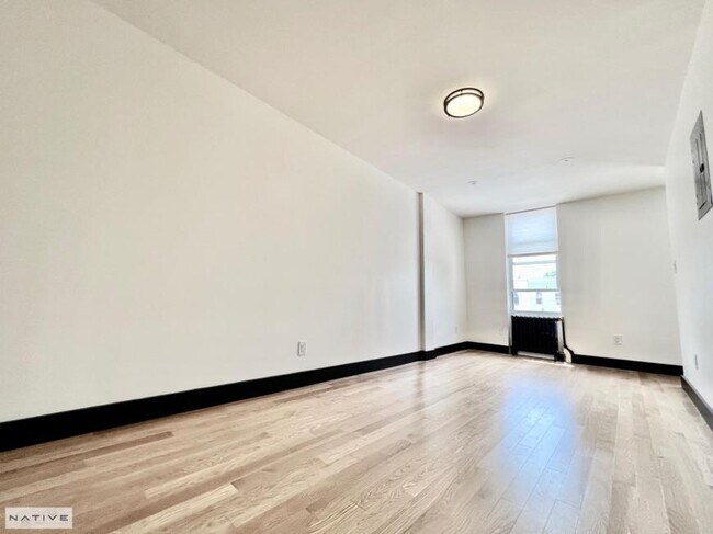 Building Photo - 3 bedroom in BROOKLYN NY 11220