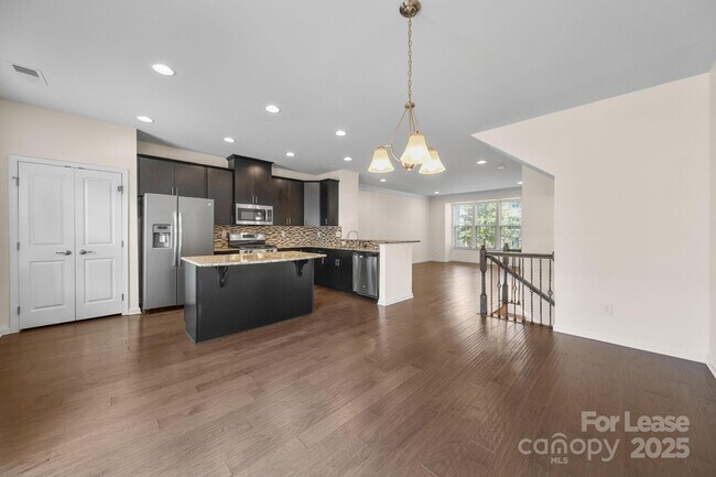 Building Photo - 4061 Zilker Park Dr