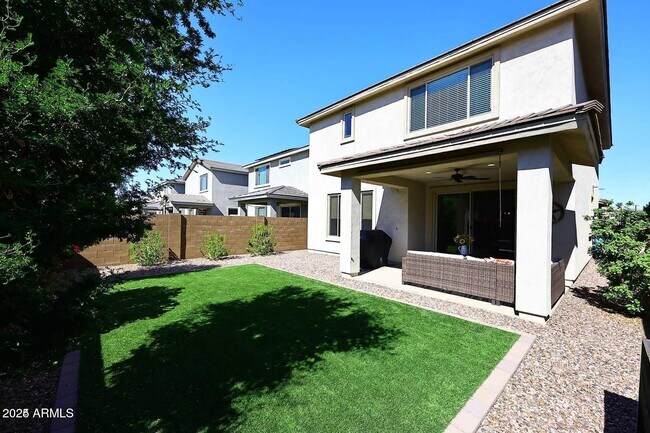 Building Photo - 3125 E Louise Dr