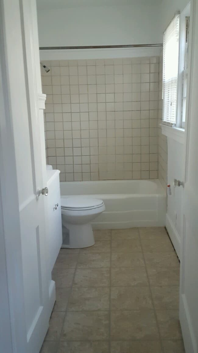 Building Photo - 527 Poplar St