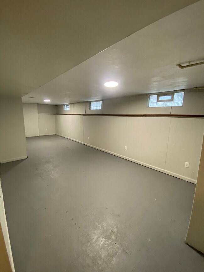 Building Photo - 4207 Wood Ave