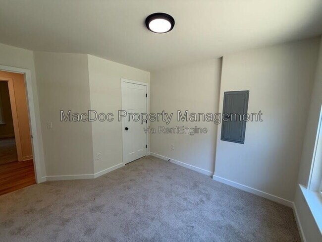 Building Photo - 387 Forest Grove Rd