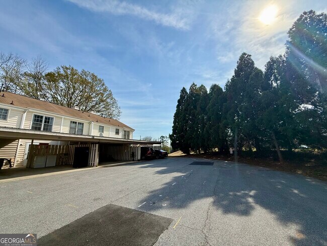 Building Photo - 151 Old Ferry Way