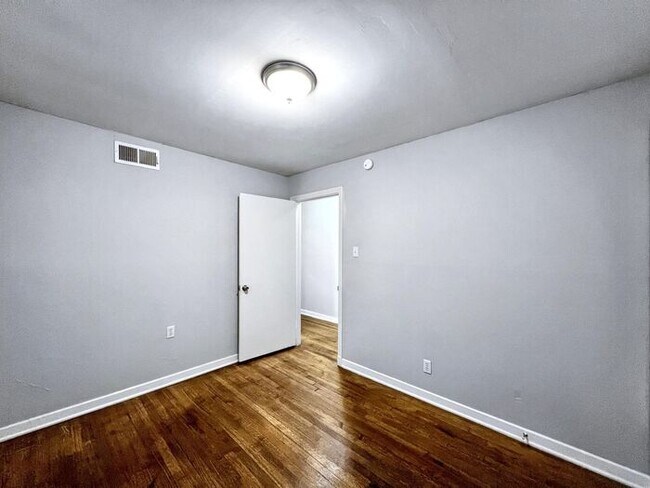 Building Photo - 4146 Rhodes Ave