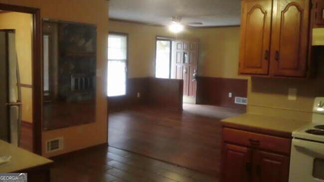 Building Photo - 6451 Edenfield Dr
