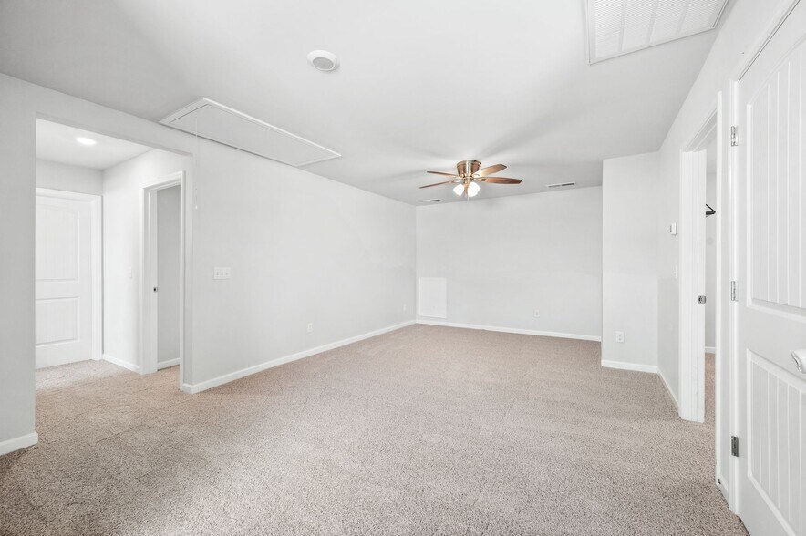 Building Photo - 7277 Sunny Parks Dr