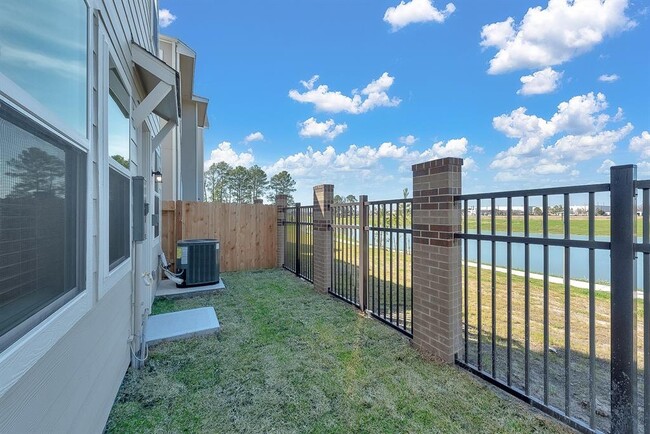 Building Photo - 9814 Magnolia Village Ln
