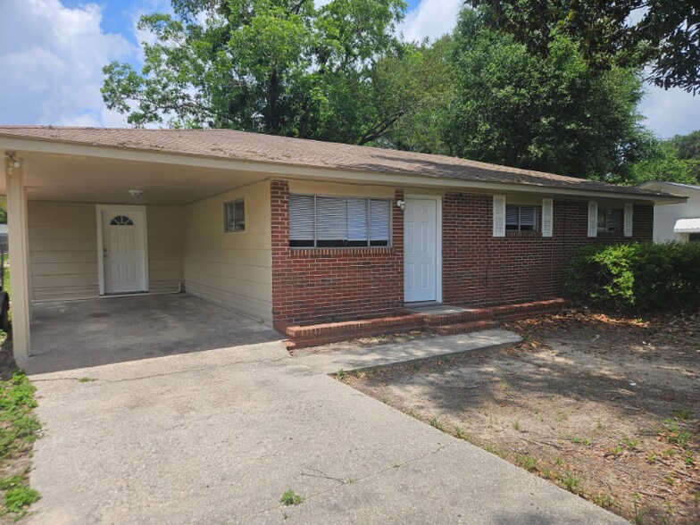 Primary Photo - 1703 Larry Ave