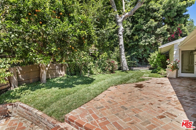 Building Photo - 3933 Mandeville Canyon Rd