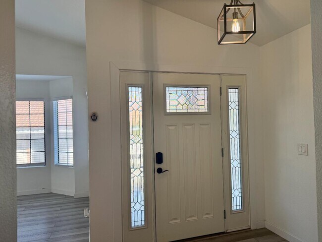 Building Photo - 2503 Levante St