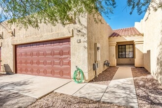 Building Photo - Quaint townhome in Tierra Palmas!