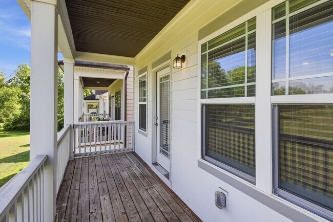 Building Photo - 632 Parkvue Pl Dr