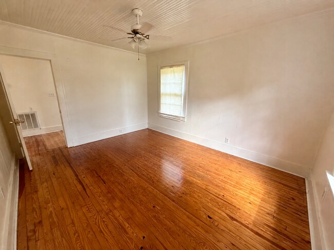 Building Photo - 707 Brisson Ave