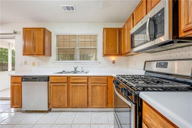 Building Photo - 4392 Windmoor Dr NW