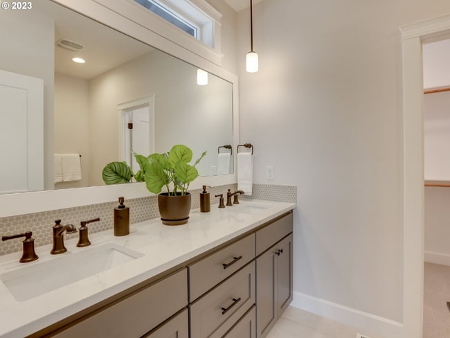 Building Photo - 3815 SE Tenino St