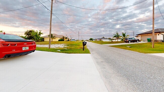 Building Photo - 2028 NE 6th Ave