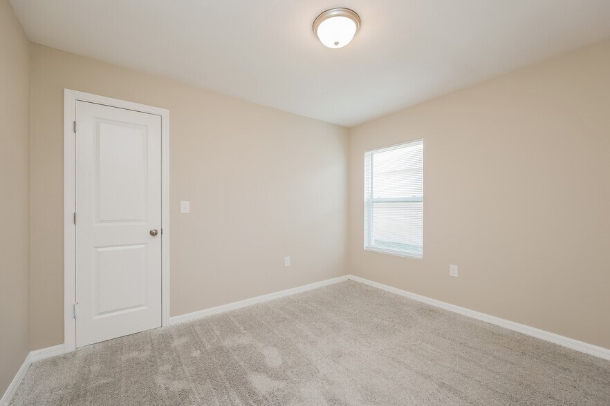 Building Photo - 157 Evvalane Dr