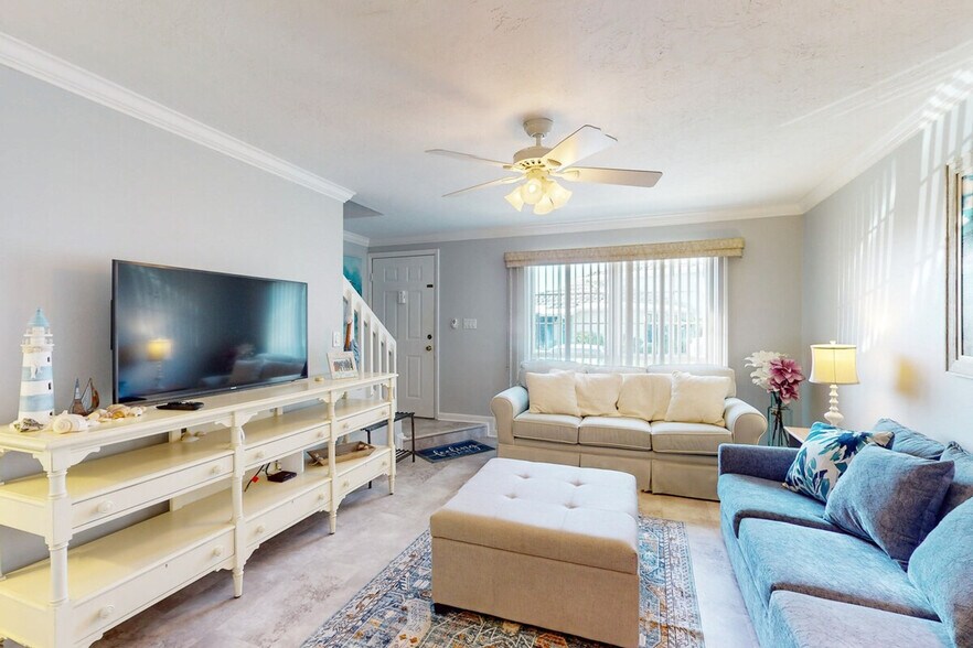 Building Photo - 65 Marco Villas E