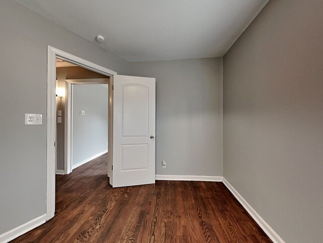 Building Photo - Renovated 3BR Home with Basement & Pet-Friendly Yard in KC