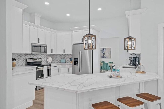 Building Photo - Chic Stylish Pool House newly renovated